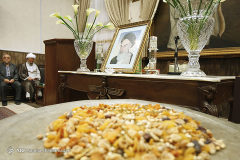 بزرگداشت امام خمینی (ره) در نیایشگاه زرتشتیان