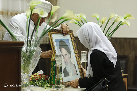 بزرگداشت امام خمینی (ره) در نیایشگاه زرتشتیان