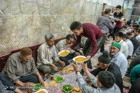 روزهای پایانی رمضان در محله گلشهر مشهد
