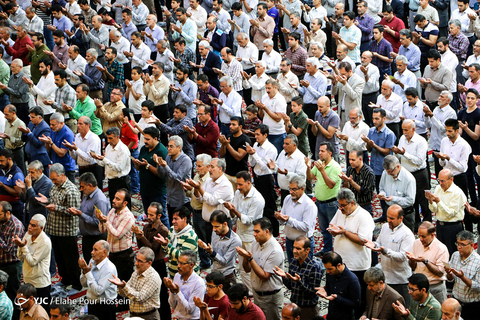 اقامه نماز عیدسعیدفطر در حرم شاهچراغ (ع) شیراز