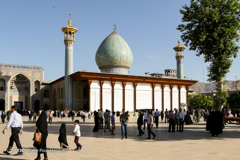اقامه نماز عیدسعیدفطر در حرم شاهچراغ (ع) شیراز