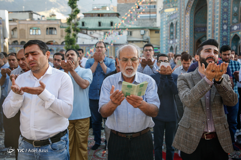 اقامه نماز عید سعید فطر در امامزاده صالح(ع)