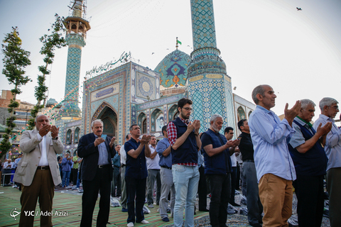 اقامه نماز عید سعید فطر در امامزاده صالح(ع)