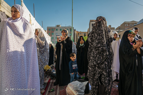 اقامه نماز عیدسعیدفطر در امامزاده سیدجعفر و حمیده خاتون(ع) باغ فیض تهران