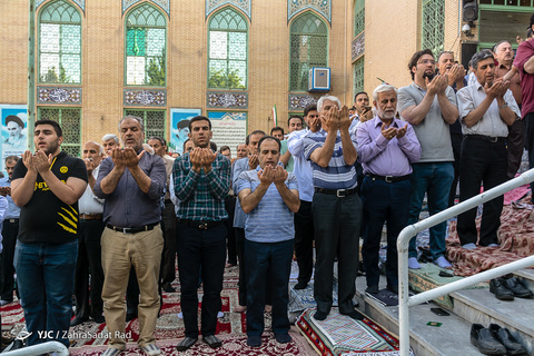 اقامه نماز عیدسعیدفطر در امامزاده سیدجعفر و حمیده خاتون(ع) باغ فیض تهران
