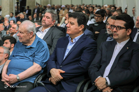 دیدار مسئولان نظام و سفرای کشورهای اسلامی با رهبر انقلاب
