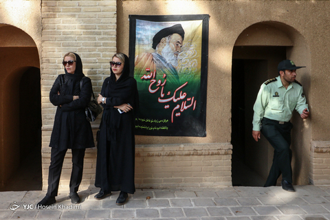 در حاشیه مراسم سی امین سالگرد ارتحال امام خمینی (ره) در منزل زادگاه ایشان در شهر خمین