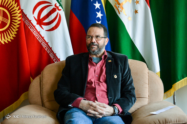 گفتگو با سفیر ونزوئلا