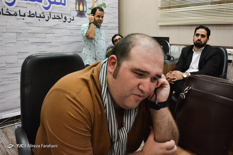 دست اندرکاران برنامه سحرگاهی شبکه نهال «سرسفره خدا» ​ بعدازظهر امروز با حضور در روابط عمومی رسانه ملی (تلفن ۱۶۲) بصورت مستقیم با بینندگان کودک به گفتگو نشستند