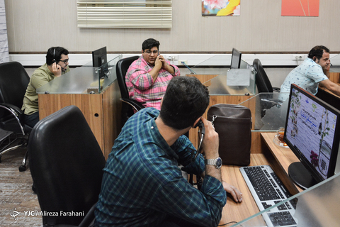 دست اندرکاران برنامه سحرگاهی شبکه نهال «سرسفره خدا» ​ بعدازظهر امروز با حضور در روابط عمومی رسانه ملی (تلفن ۱۶۲) بصورت مستقیم با بینندگان کودک به گفتگو نشستند