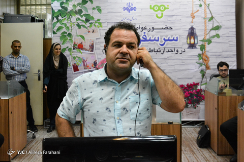 دست اندرکاران برنامه سحرگاهی شبکه نهال «سرسفره خدا» ​ بعدازظهر امروز با حضور در روابط عمومی رسانه ملی (تلفن ۱۶۲) بصورت مستقیم با بینندگان کودک به گفتگو نشستند