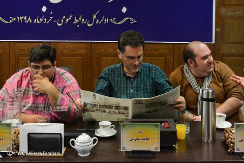 دست اندرکاران برنامه سحرگاهی شبکه نهال «سرسفره خدا» ​ بعدازظهر امروز با حضور در روابط عمومی رسانه ملی (تلفن ۱۶۲) بصورت مستقیم با بینندگان کودک به گفتگو نشستند