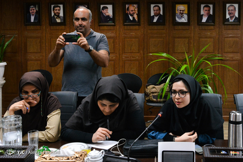 دست اندرکاران برنامه سحرگاهی شبکه نهال «سرسفره خدا» ​ بعدازظهر امروز با حضور در روابط عمومی رسانه ملی (تلفن ۱۶۲) بصورت مستقیم با بینندگان کودک به گفتگو نشستند