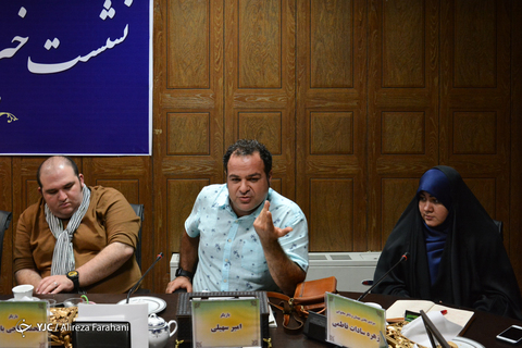 دست اندرکاران برنامه سحرگاهی شبکه نهال «سرسفره خدا» ​ بعدازظهر امروز با حضور در روابط عمومی رسانه ملی (تلفن ۱۶۲) بصورت مستقیم با بینندگان کودک به گفتگو نشستند