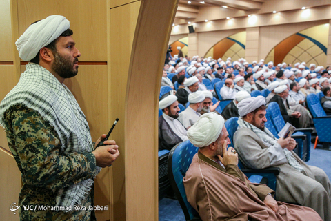 در حاشیه همایش ملی پرچمداران انقلاب اسلامی، تجلیل از طلاب و روحانیون رزمنده دفاع مقدس