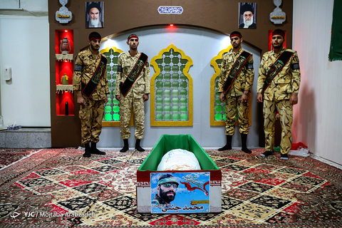 در حاشیه مراسم وداع با پیکر شهید مدافع حرم «محمد جنتی» معروف به «فرمانده حیدر» فرمانده ایرانی لشکر زینبیون پاکستانی