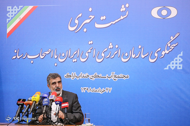 بازدید جمعی از خبرنگاران رسانه‌های کشور از روند کاهش تعهدات برجامی در مجتمع آب سنگین خنداب