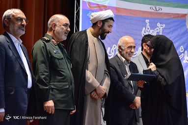 آیین تجلیل از استاد تراز انقلاب اسلامی