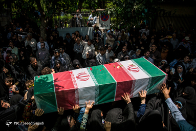 آئین بدرقه پیکر ۱۵۰ شهید دوران دفاع مقدس تا معراج الشهدای تهران در خیابان بهشت