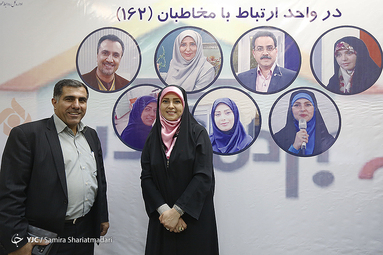 زینب پورابراهیم مجری و گودرز عزیزی تهیه کننده برنامه تلویزیونی به خانه بر می‌گردیم