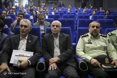 حضور سعید اوحدی رئیس سازمان فرهنگی و هنری شهرداری تهران در اختتامیه جشنواره عکس روایت گل و دل