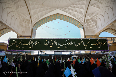 گلباران حرم رضوی در روز میلاد حضرت معصومه(ع)