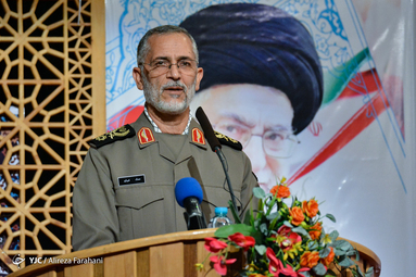 سردار محمد شیرازی رئیس دفتر نظامی فرمانده کل قوا در آئین تکریم و معارفه رئیس سازمان بسیج مستضعفین
