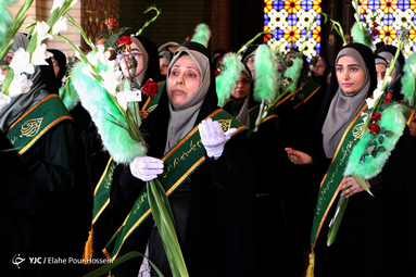 گلباران حرم شاه چراغ در روز میلاد حضرت معصومه(ع)