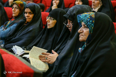 آیین رونمایی کتاب خاطرات منتشر نشده رهبر معظم انقلاب با عنوان «روایت رهبری»
