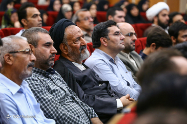 آیین رونمایی کتاب خاطرات منتشر نشده رهبر معظم انقلاب با عنوان «روایت رهبری»