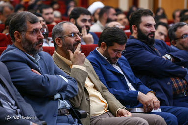 آیین رونمایی کتاب خاطرات منتشر نشده رهبر معظم انقلاب با عنوان «روایت رهبری»