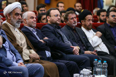 آیین رونمایی کتاب خاطرات منتشر نشده رهبر معظم انقلاب با عنوان «روایت رهبری»