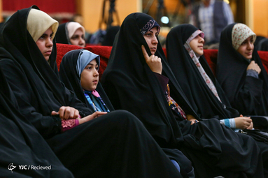 آیین رونمایی کتاب خاطرات منتشر نشده رهبر معظم انقلاب با عنوان «روایت رهبری»