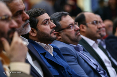 آیین رونمایی کتاب خاطرات منتشر نشده رهبر معظم انقلاب با عنوان «روایت رهبری»