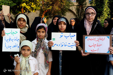 اجتماع بزرگ مدافعان حریم خانواده در شیراز