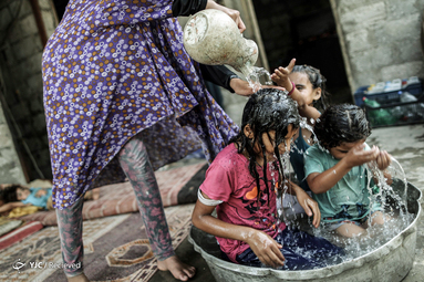 آبتنی کودکان فلسطینی