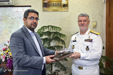 بازدید امیر دریادار حسین خانزادی فرمانده نیروی دریایی ارتش از باشگاه خبرنگاران جوان