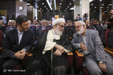 مرتضی بختیاری رئیس جدید کمیته امداد، حجت‌الاسلام و المسلمین محمد محمدی‌گلپایگانی رئیس دفتر مقام معظم رهبری و پرویز فتاح رئیس سابق کمیته امداد در 
آیین تکریم و معارفه رییس کمیته امداد امام خمینی(ره)