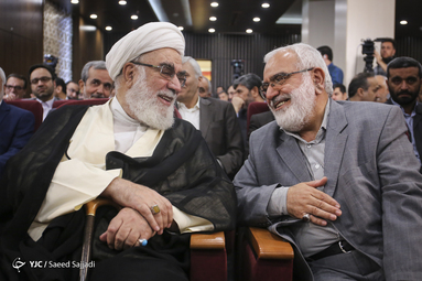 مرتضی بختیاری رئیس جدید کمیته امداد و حجت‌الاسلام و المسلمین محمد محمدی‌گلپایگانی رئیس دفتر مقام معظم رهبری در آیین تکریم و معارفه رییس کمیته امداد امام خمینی(ره)