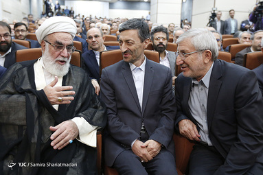 محمد سعیدی کیا رئیس سابق بنیاد مستضعفان، پرویز فتاح رئیس جدید بنیاد مستضعفان و حجت‌الاسلام و المسلمین محمدی‌ گلپایگانی رئیس دفتر مقام معظم رهبری در آیین تکریم و معارفه رییس بنیاد مستضعفان
