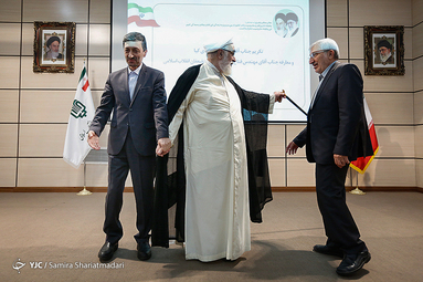محمد سعیدی کیا رئیس سابق بنیاد مستضعفان، پرویز فتاح رئیس جدید بنیاد مستضعفان و حجت‌الاسلام و المسلمین محمدی‌ گلپایگانی رئیس دفتر مقام معظم رهبری در آیین تکریم و معارفه رییس بنیاد مستضعفان