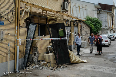 انفجار گاز در یک منزل مسکونی در خیابان فلسطین رشت به چند خانه و خودرو خسارت وارد کرد و یک مصدوم بر جای گذاشت