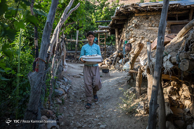 چوقای بافته شده با دستان هنرمند سوسن چراغی، مادری اهل روستای «خویه»