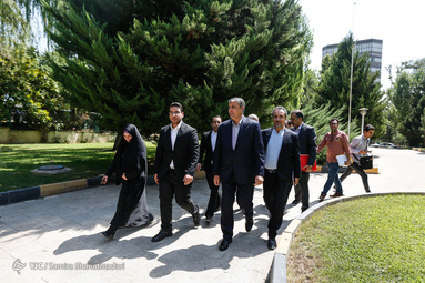 بازدید وزیر راه وشهرسازی از باشگاه خبرنگاران جوان