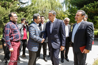 بازدید وزیر راه وشهرسازی از باشگاه خبرنگاران جوان