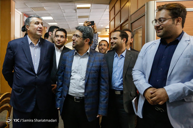بازدید وزیر راه وشهرسازی از باشگاه خبرنگاران جوان