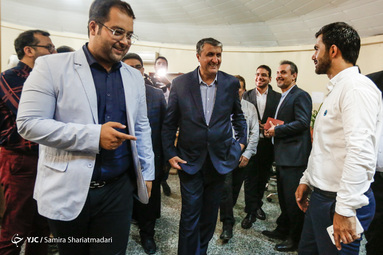 بازدید وزیر راه وشهرسازی از باشگاه خبرنگاران جوان