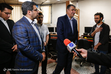 بازدید وزیر راه وشهرسازی از باشگاه خبرنگاران جوان