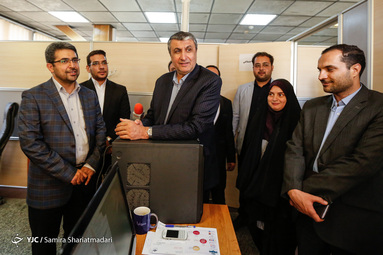 بازدید وزیر راه وشهرسازی از باشگاه خبرنگاران جوان