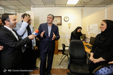 بازدید وزیر راه وشهرسازی از باشگاه خبرنگاران جوان